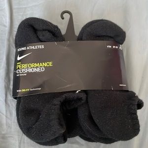 NWOT Nike Performance socks 6 pairs